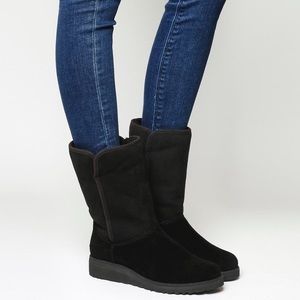 UGG Amie Classic Slim Boot in Black - Size 8.5